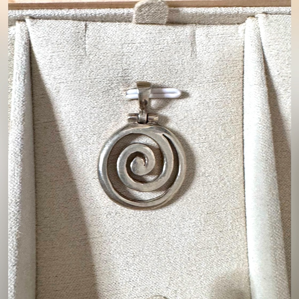 925 swirl pendant